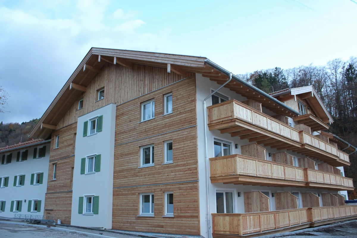 Neu errichtetes Mehrfamilienhaus des Tegernseer Brauhauses für das Personal.