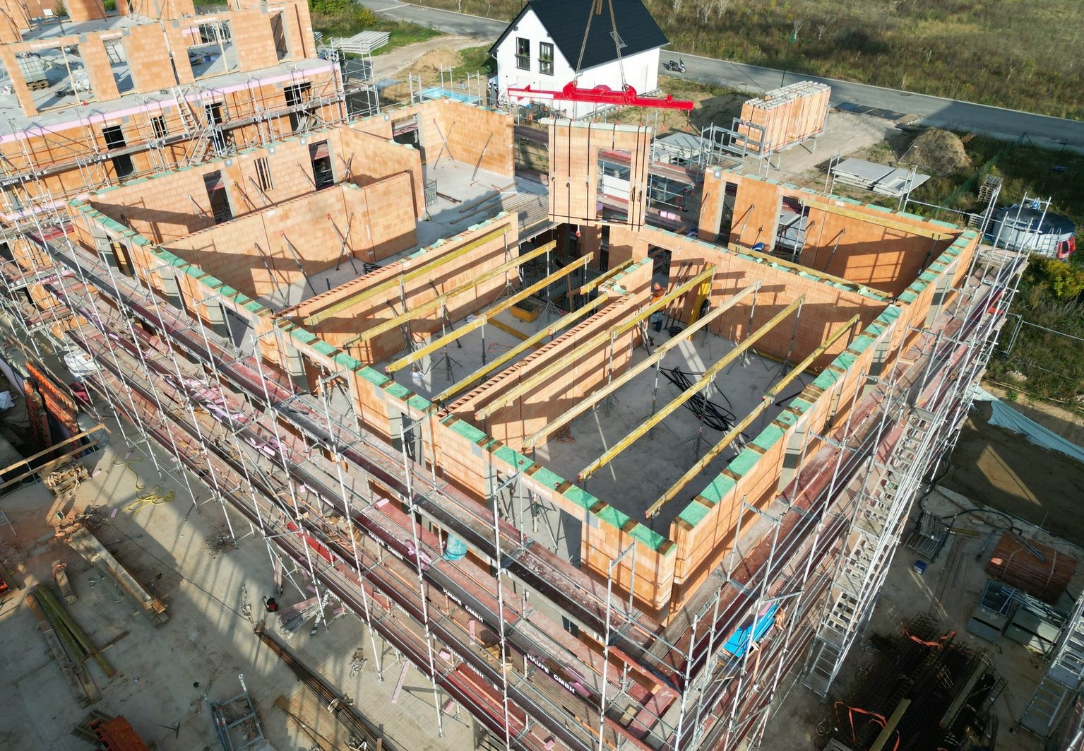 Rohbau einer Wohnanlage in Werneuchen seitliche Ansicht