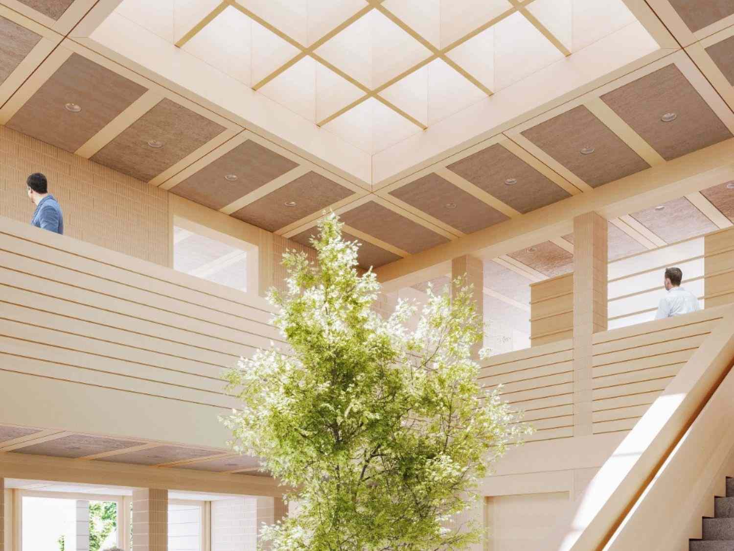 Die Lobby eines Gebäudes in Tirschenreuth mit Menschen, die umhergehen und sich unterhalten.